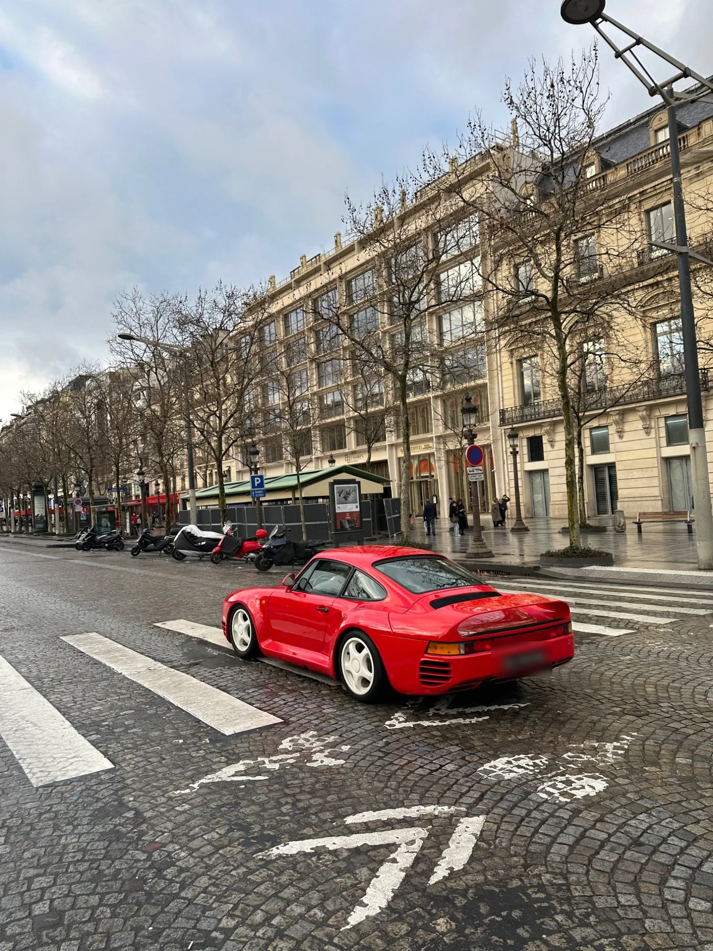 Porsche 959 in Paris, FR