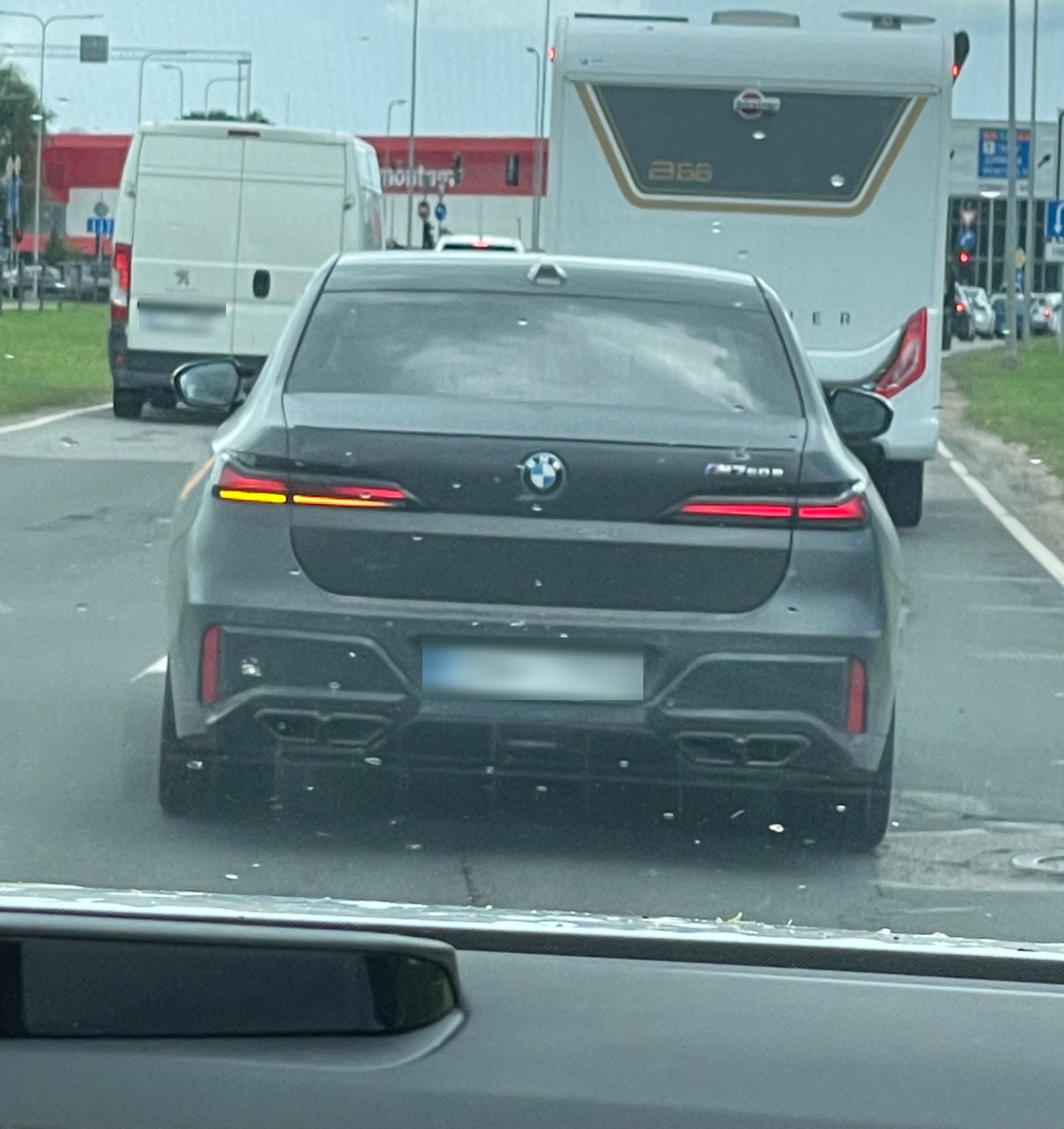 BMW M760e xDrive in Riga, LV