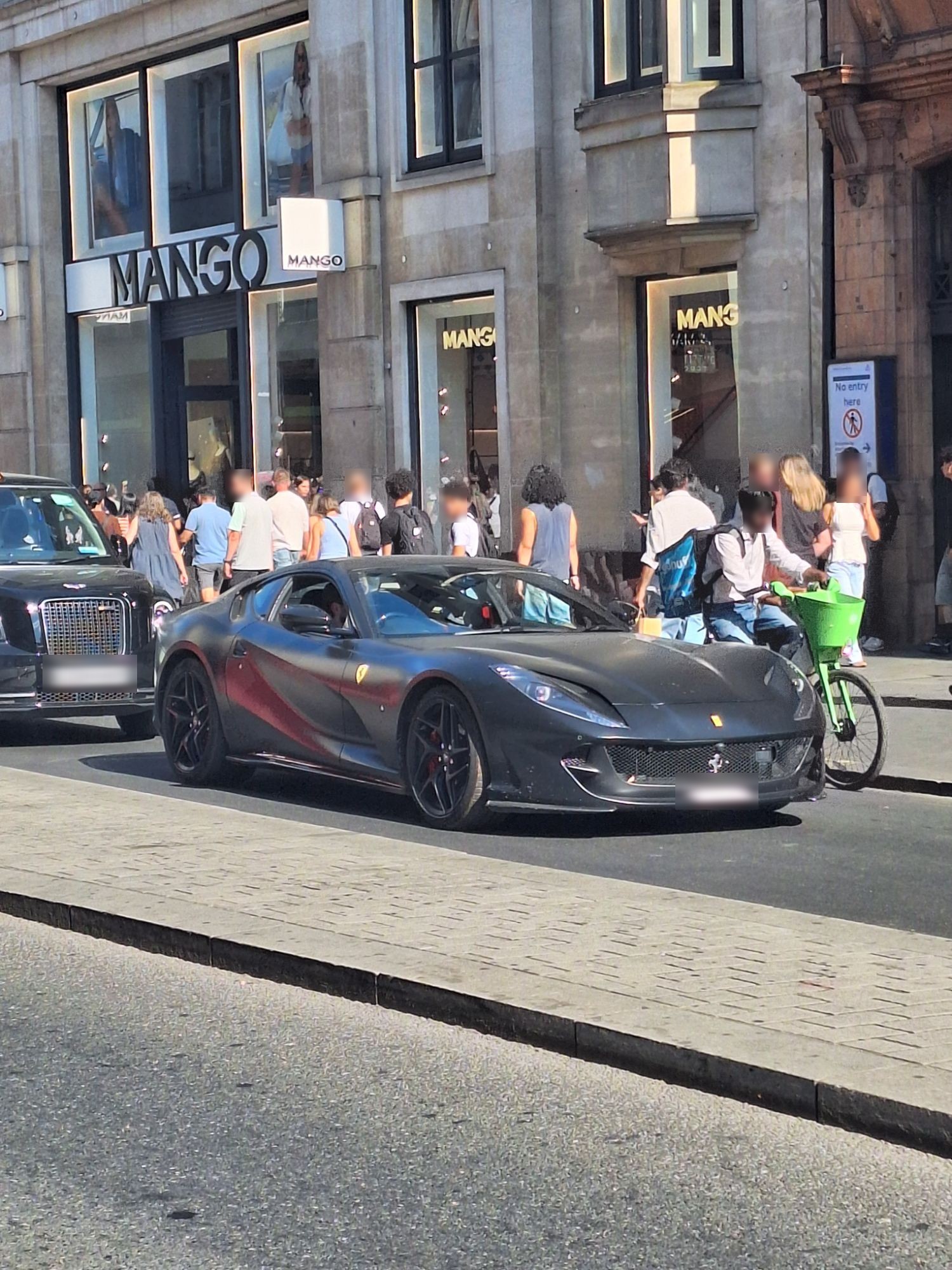 Ferrari 812 GTS