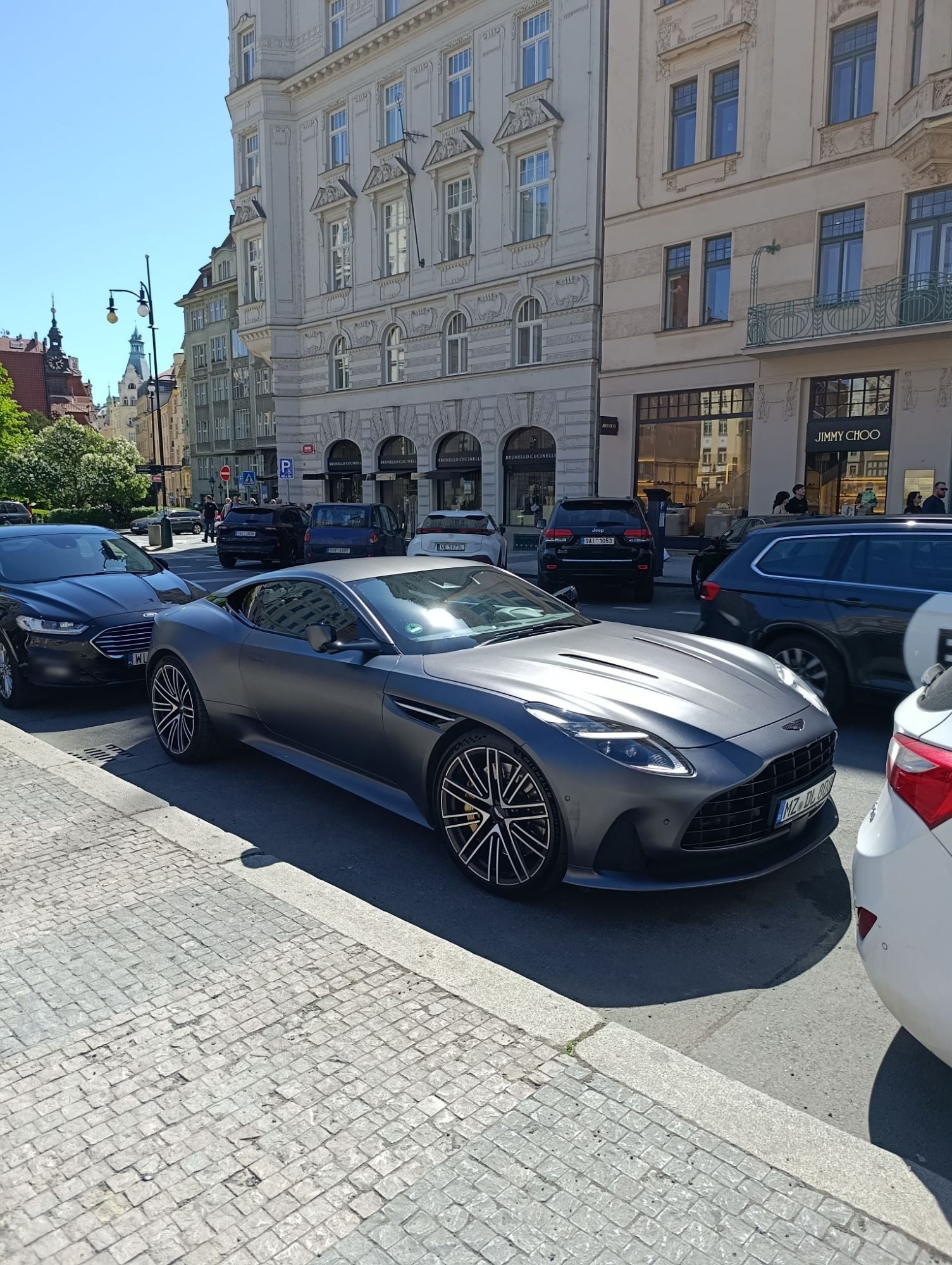 Aston Martin DB12