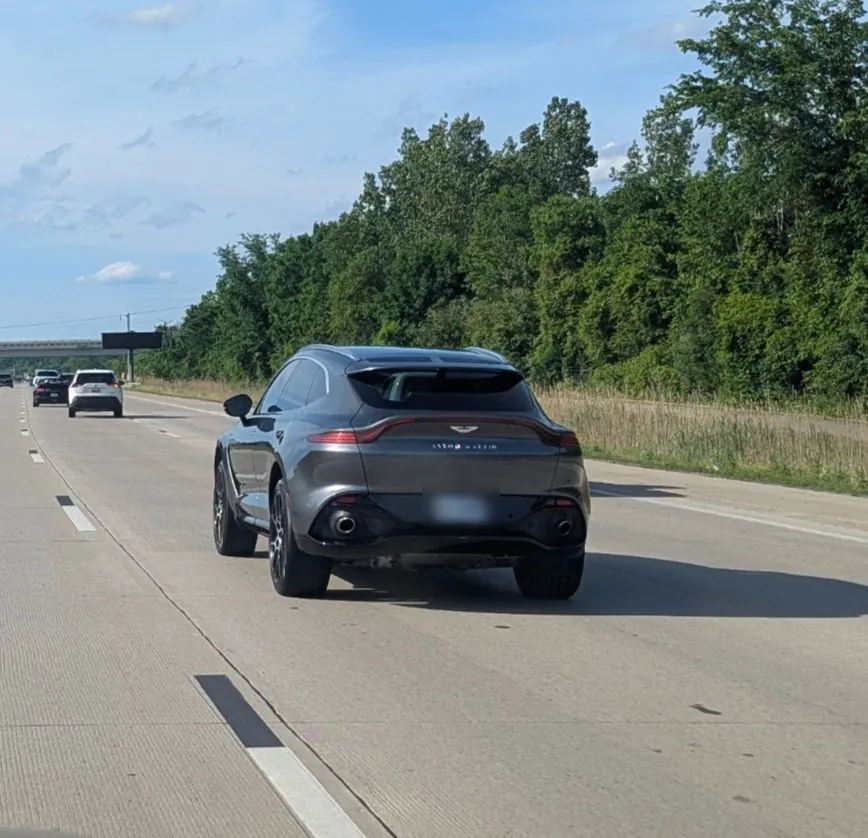 Aston Martin  DBX 707 in Canton
