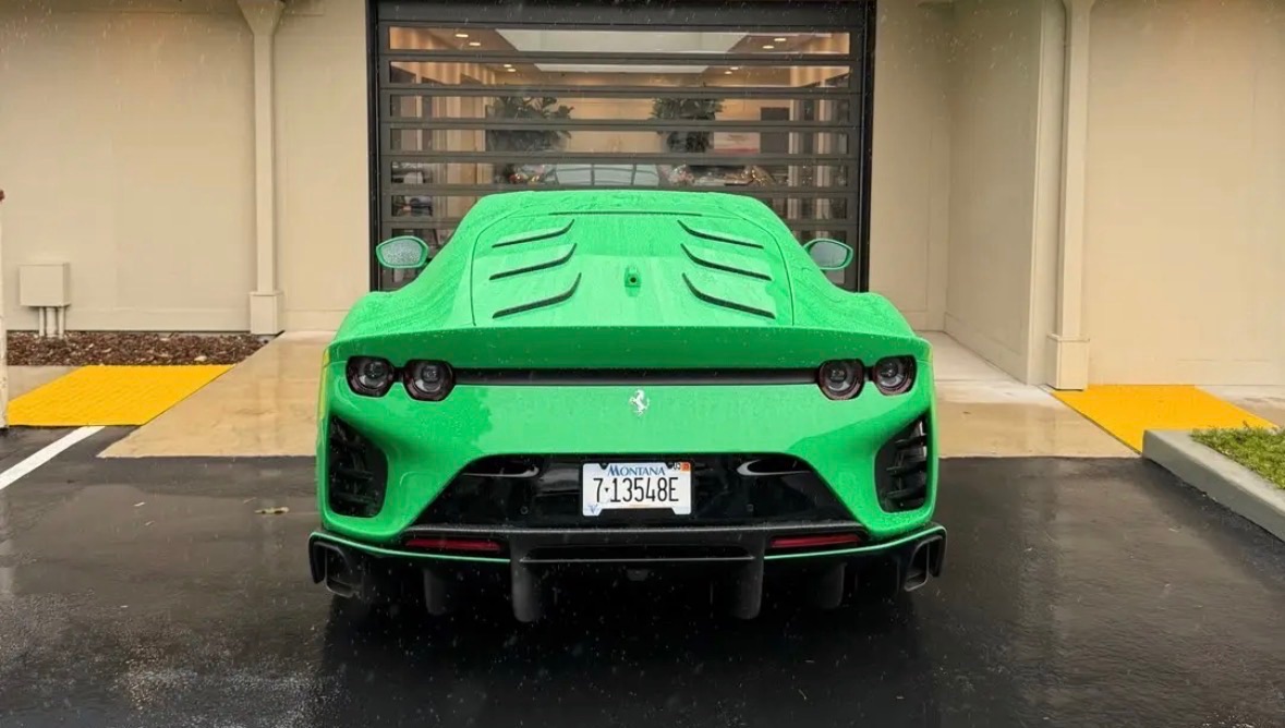 Ferrari 812 Competizione