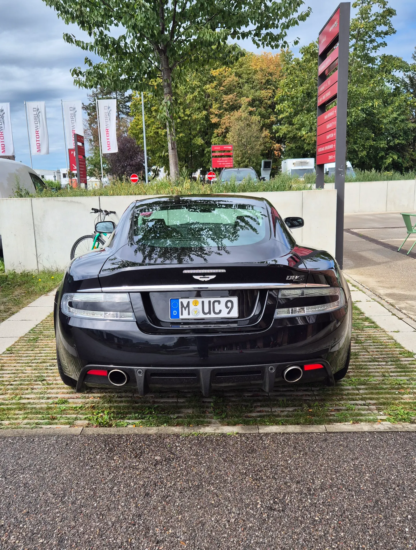 Aston Martin DBS in München