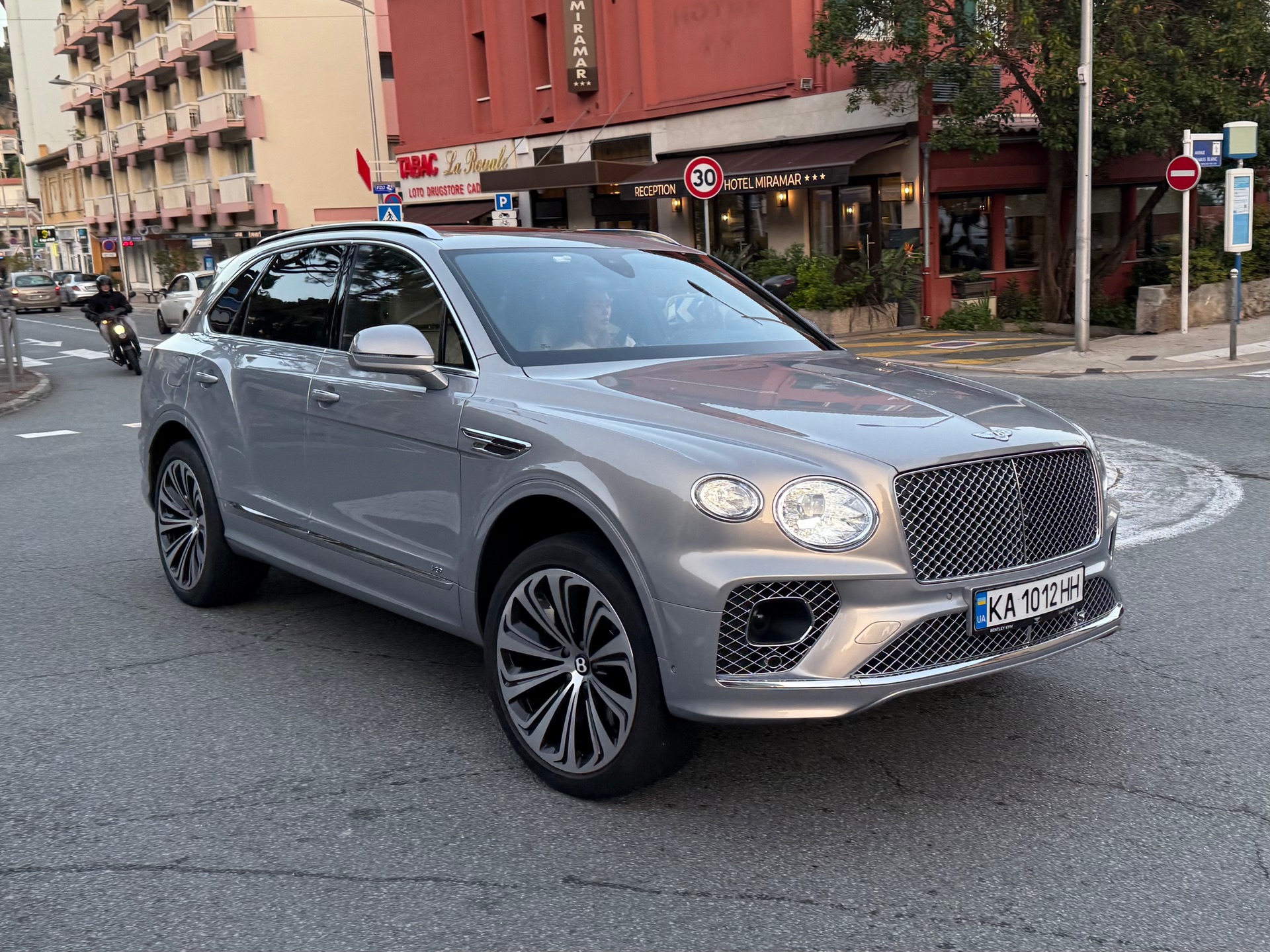 Bentley Bentayga V8 2021 First Edition in Cap-d'Ail, FR