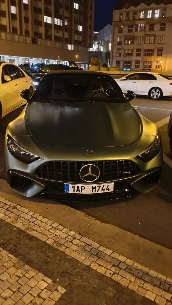Mercedes-AMG SL 63 R232 in Prague