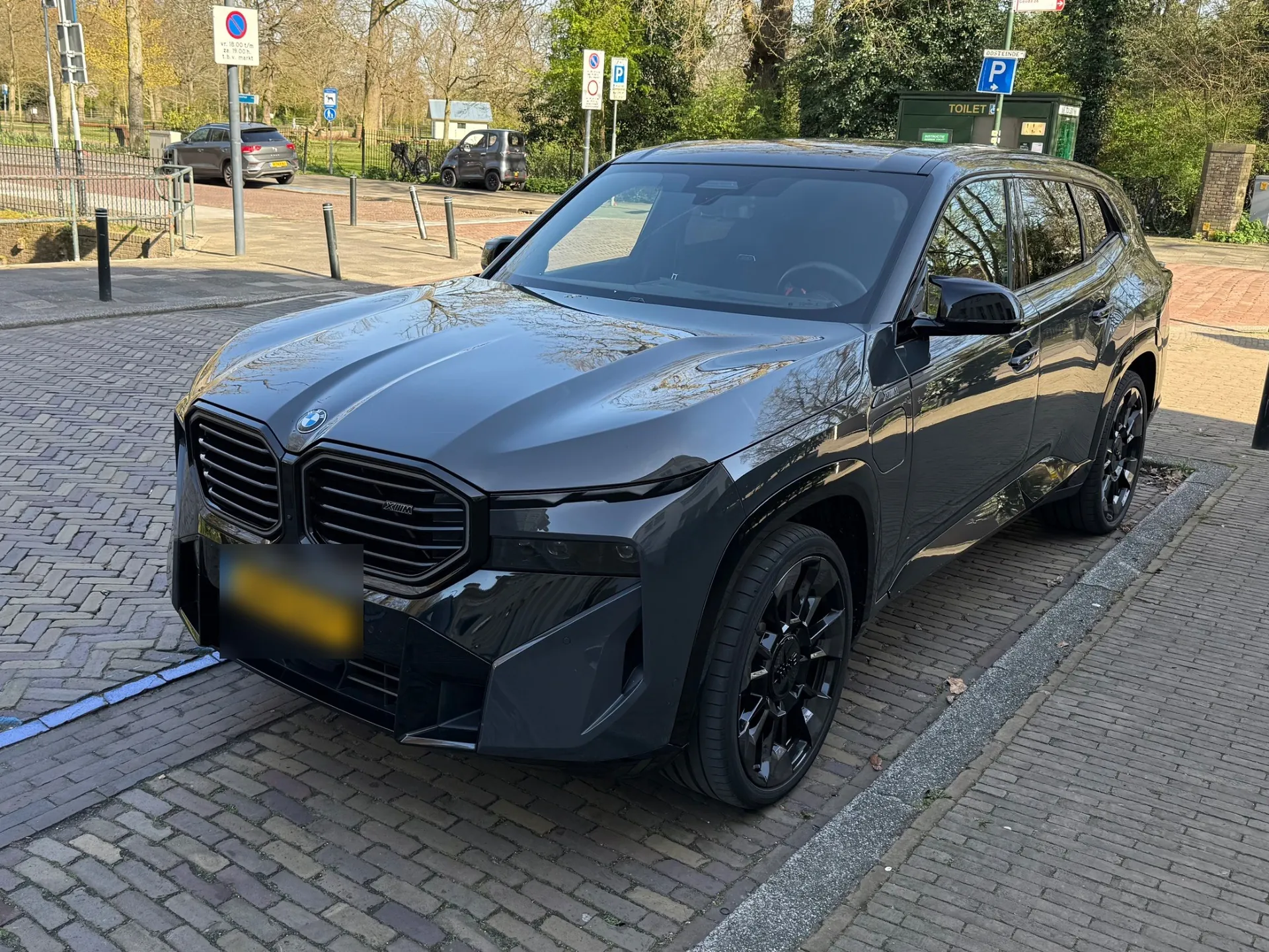 BMW XM G09 in Voorburg