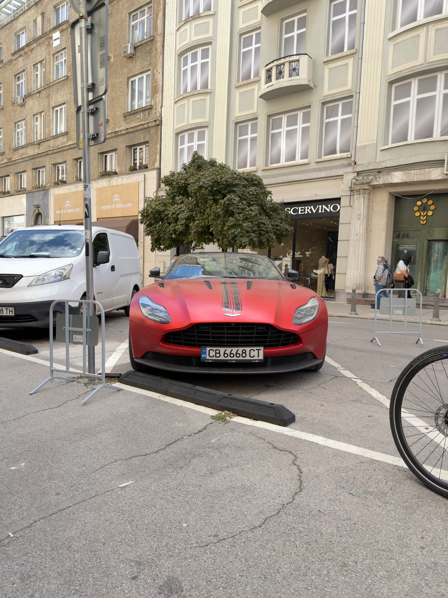 Aston Martin DB11