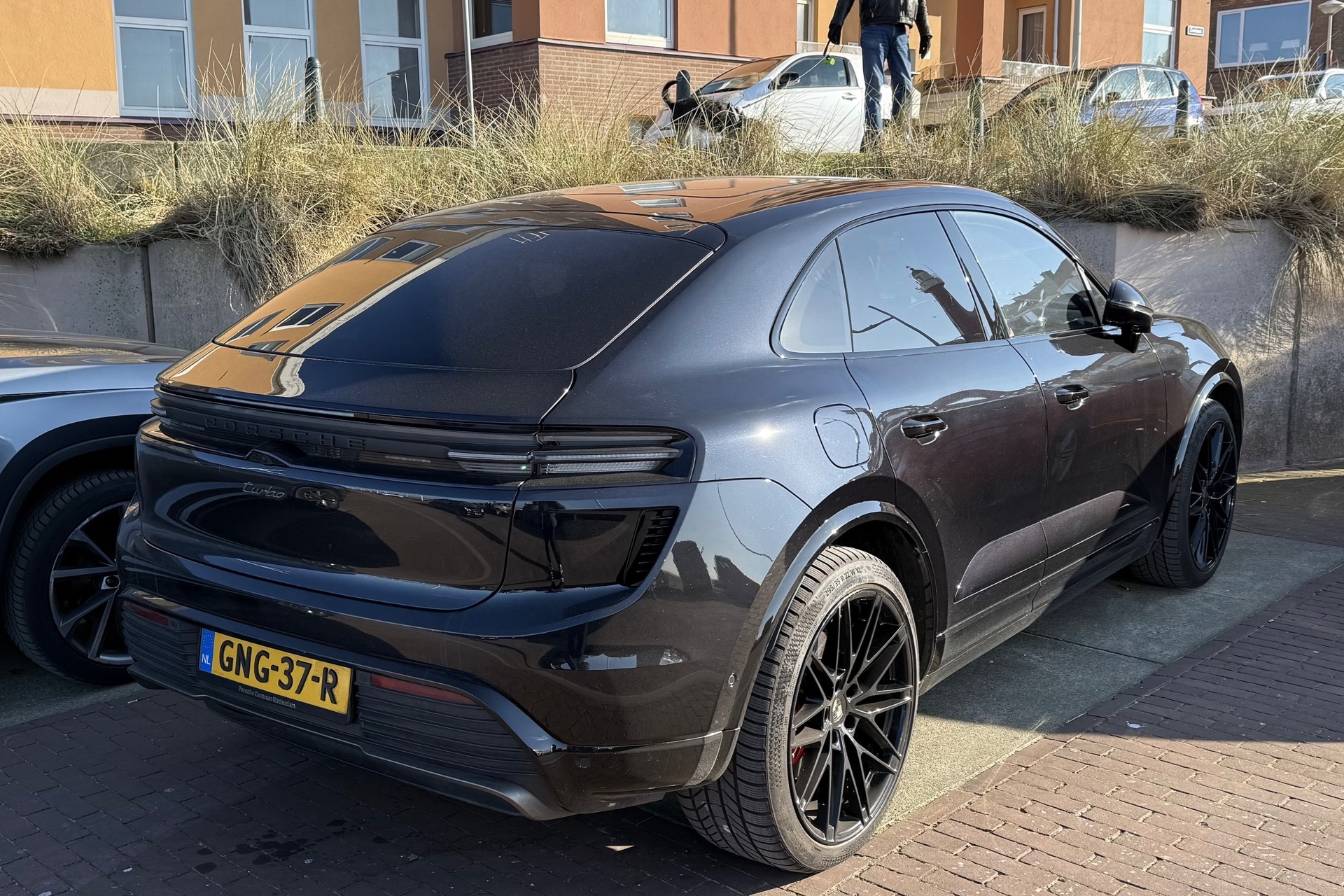 Porsche Macan EV Turbo