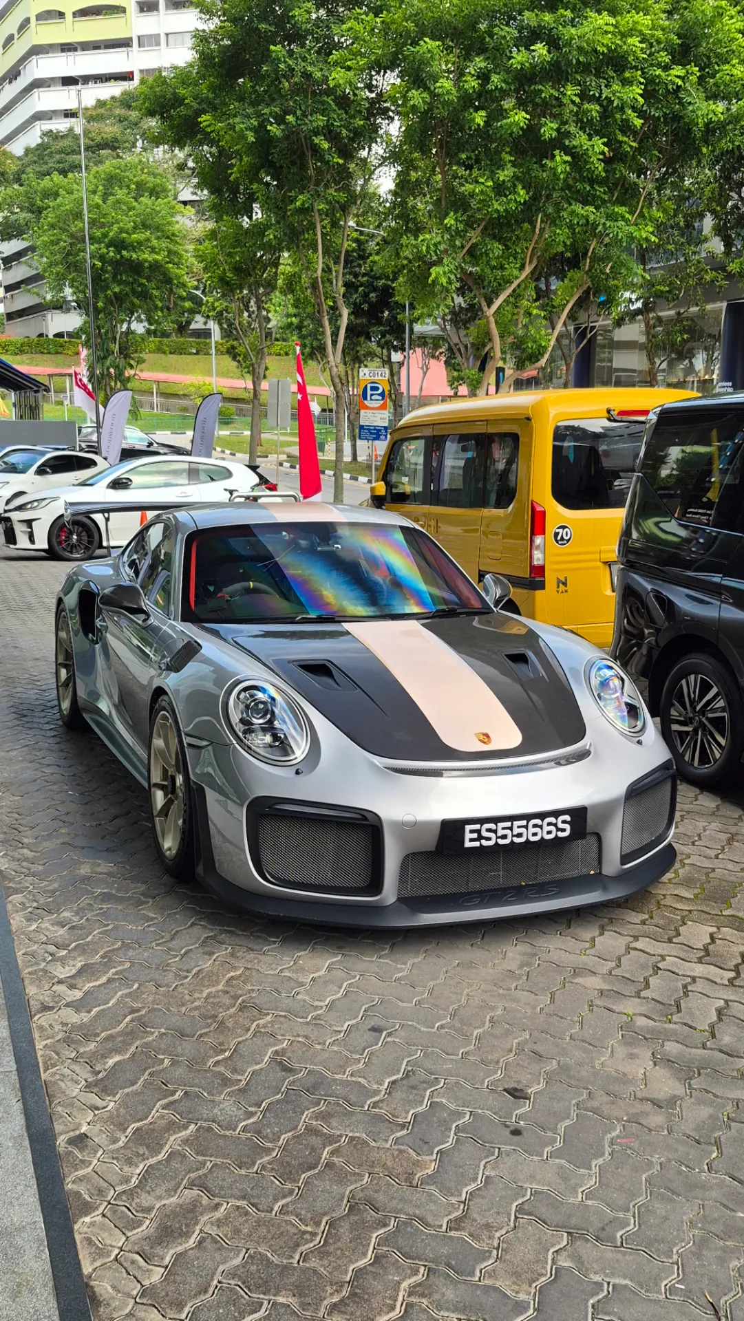Porsche 991 GT2 RS spotted in Singapore, SG