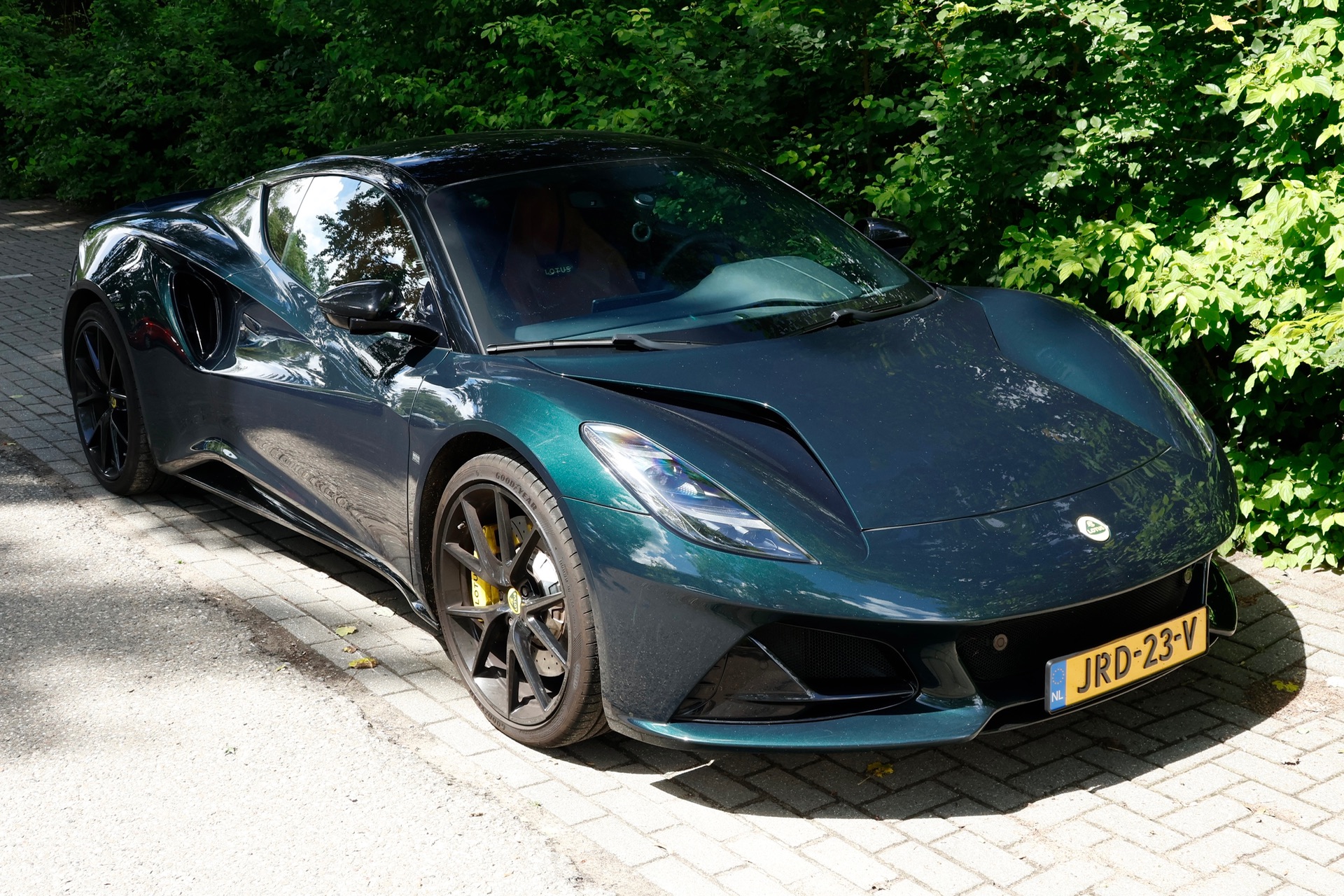 Lotus Emira in Leiden