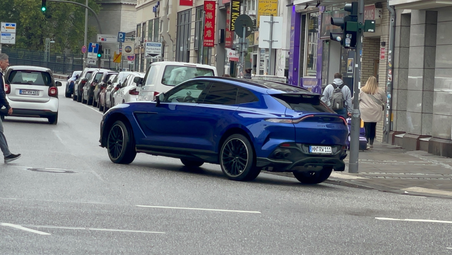 Aston Martin DBX 707