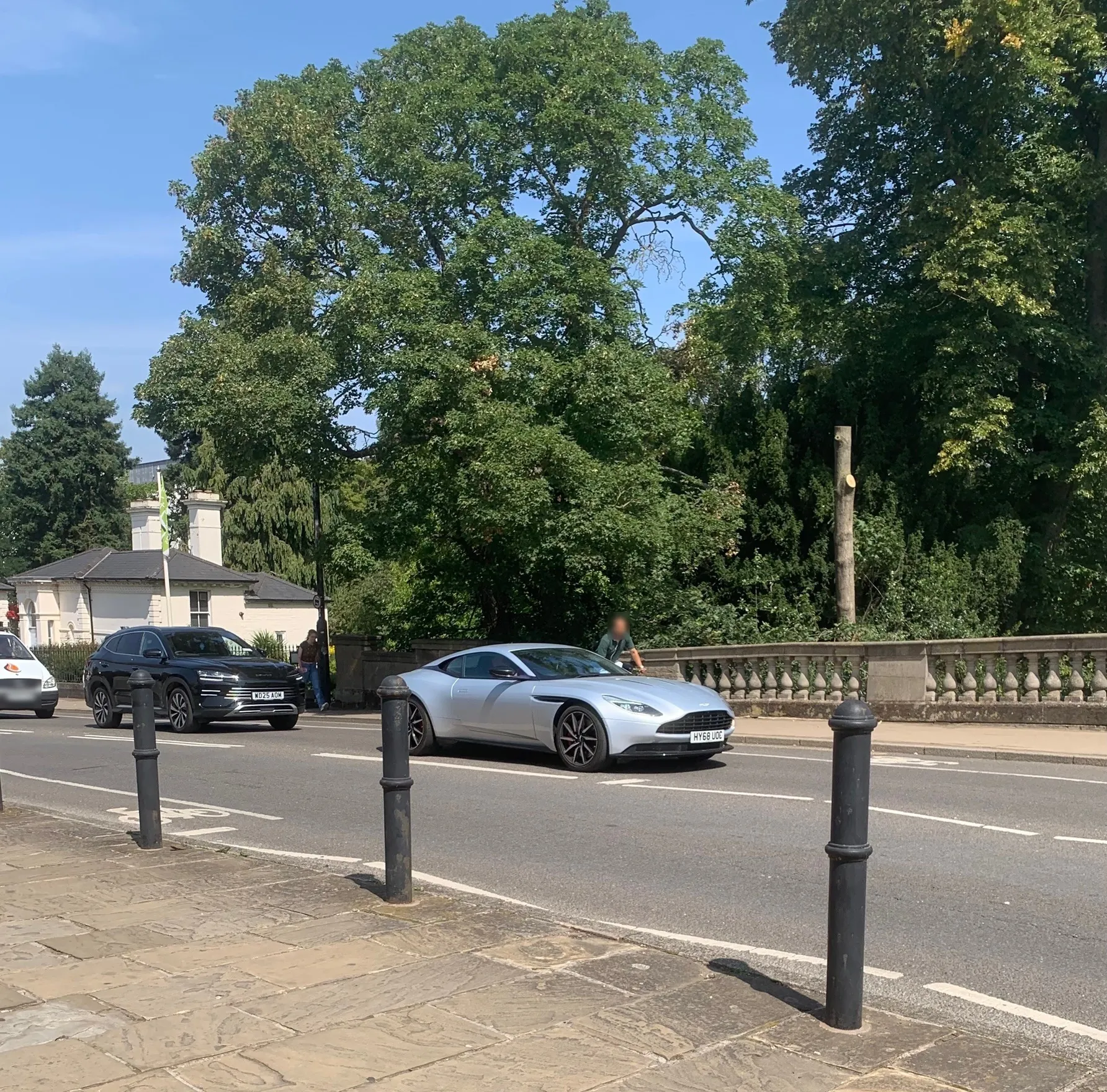 Aston Martin DB11
