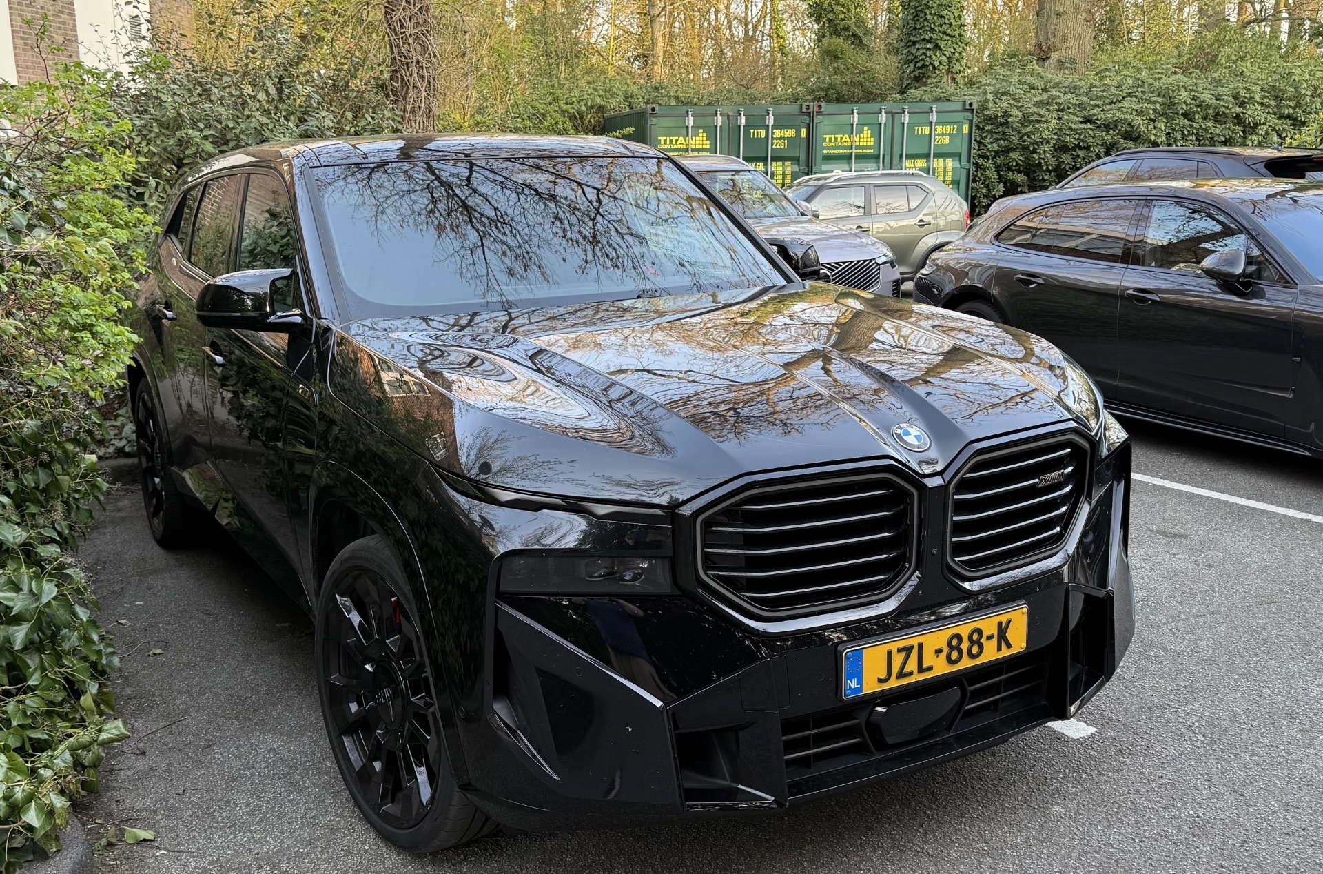 BMW XM G09 in Voorburg