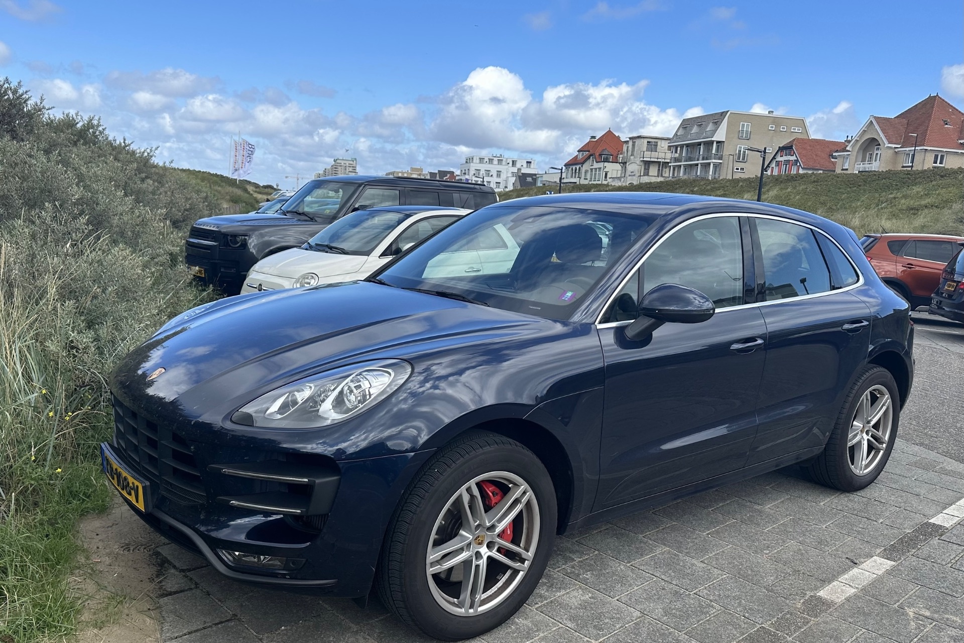Porsche 95B Macan Turbo MkI in Noordwijk