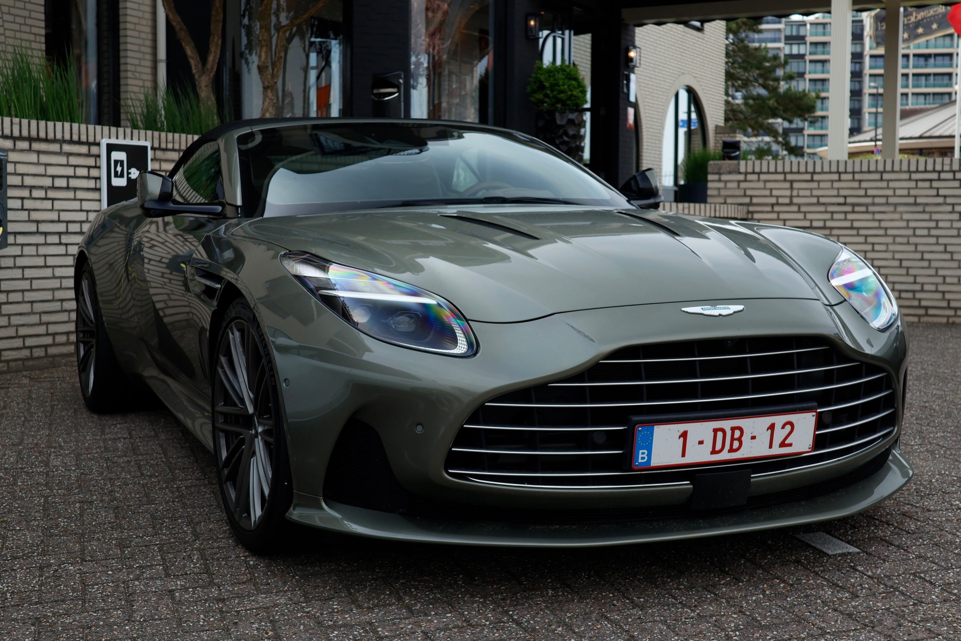 Aston Martin DB12 Volante in Noordwijk