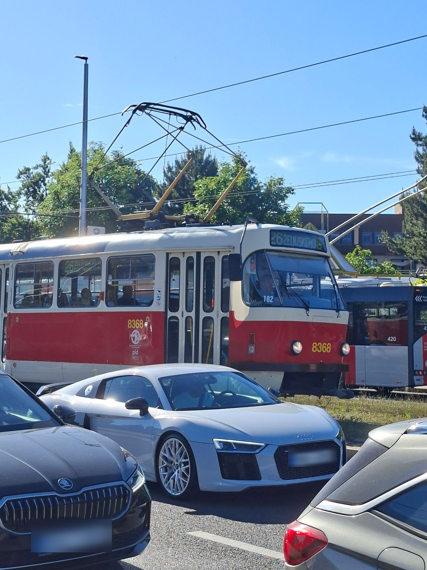 Audi R8 V8