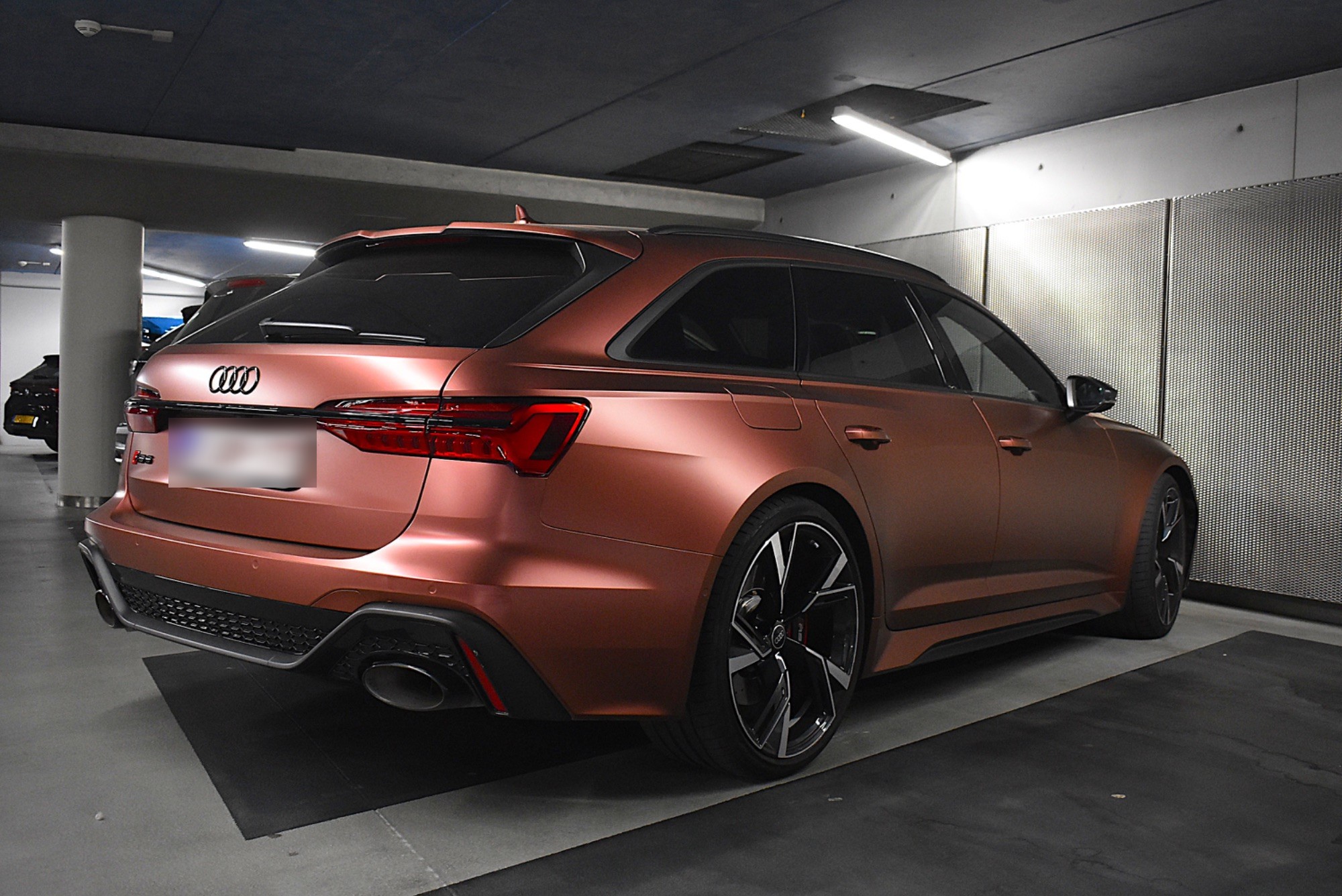 Audi RS6 Avant C8 in Maastricht, NL
