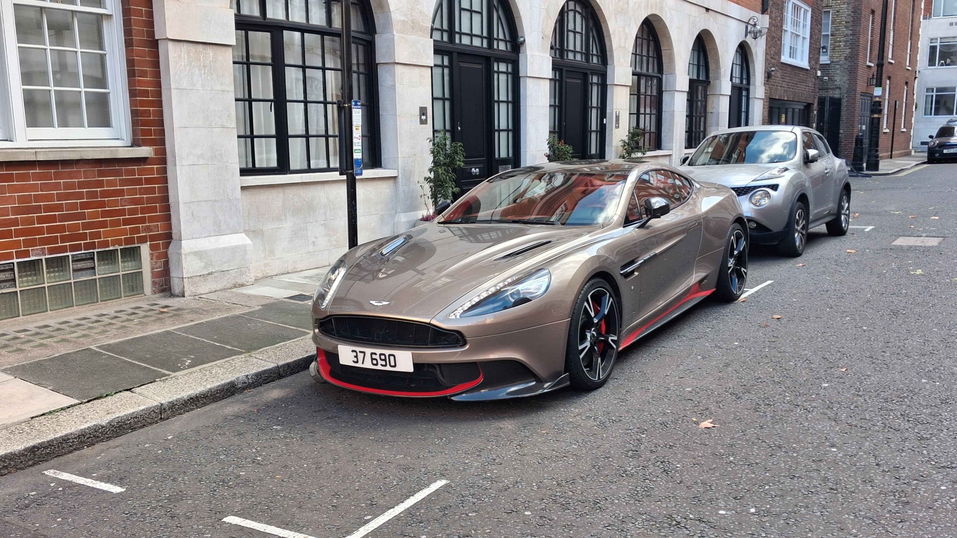 Aston Martin Vanquish S 2017 Ultimate Edition