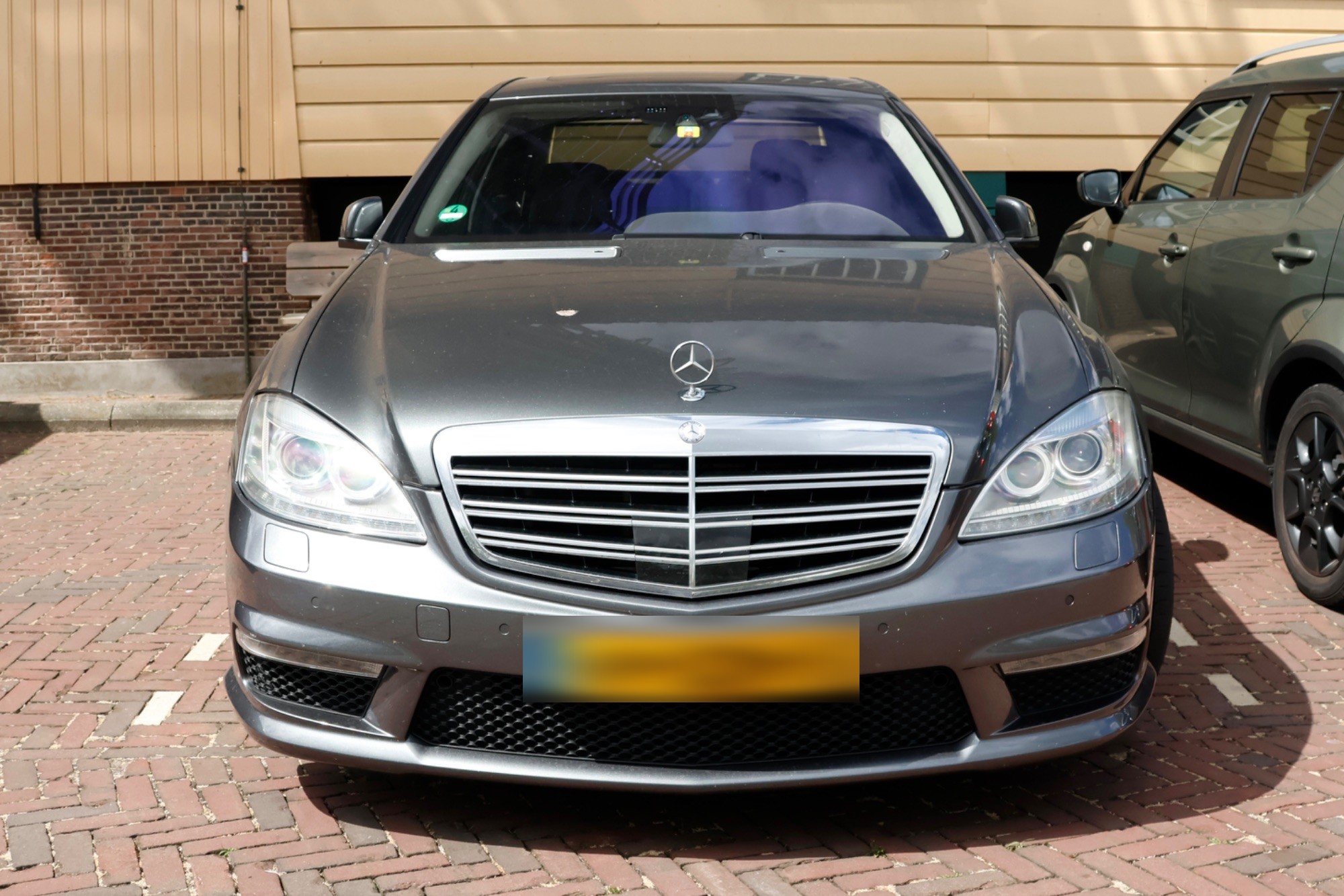 Mercedes-Benz S 65 AMG V221 2010 in Leiden, NL