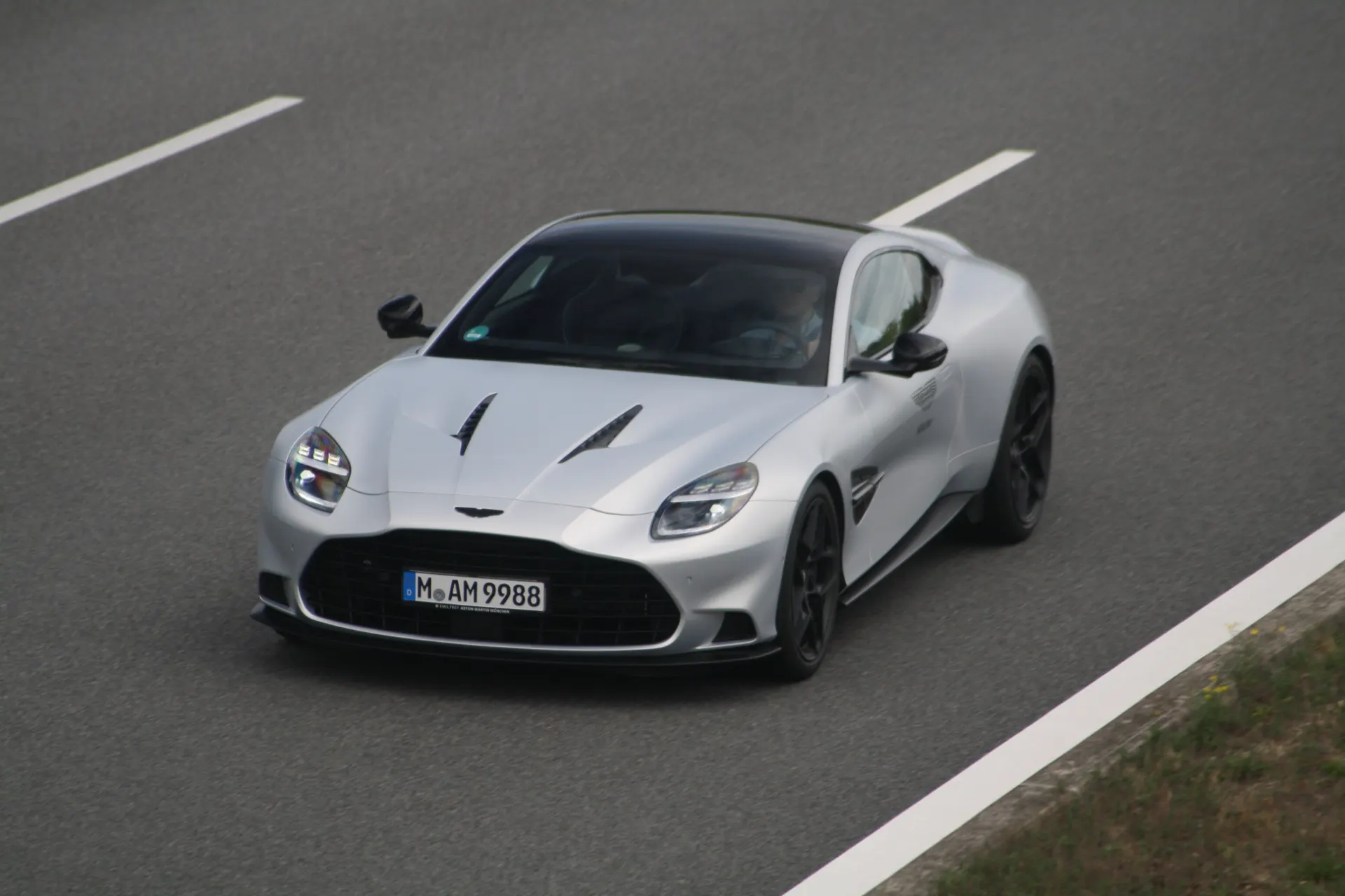 Aston Martin Vanquish 2025