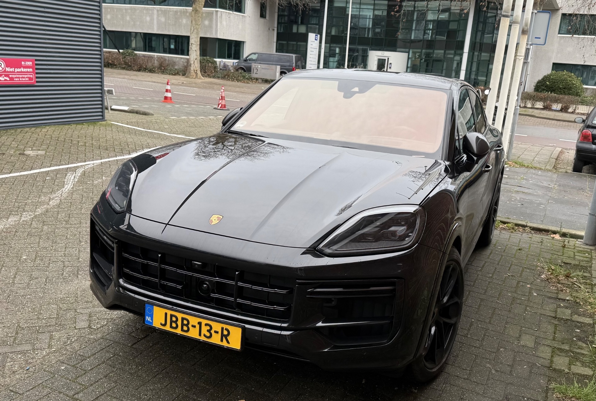 Porsche Cayenne Coupé Turbo E-Hybrid in Leiden