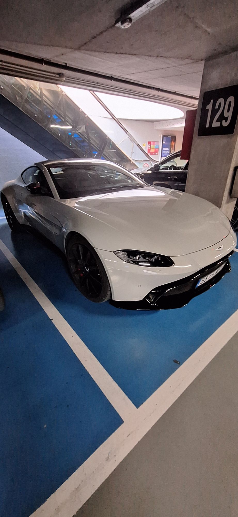 Aston Martin V8 Vantage 2018