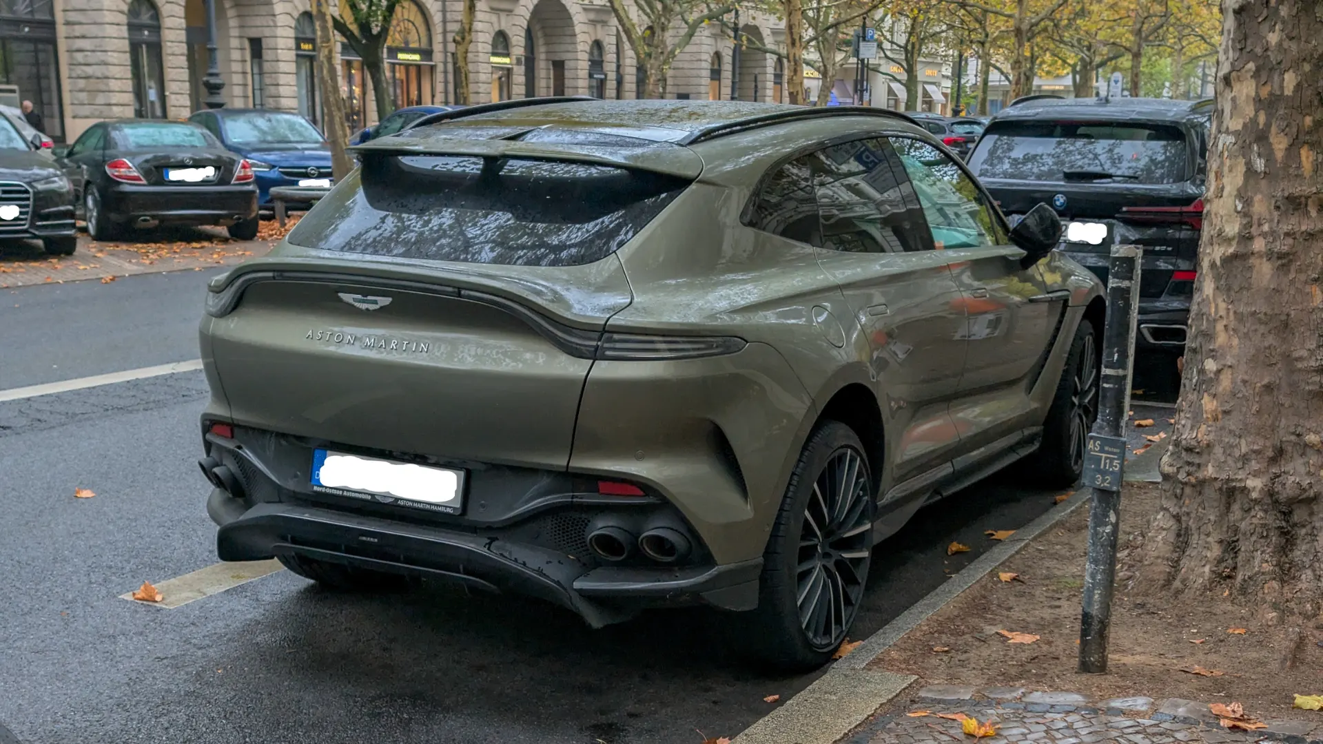 Aston Martin DBX 707 in Berlin