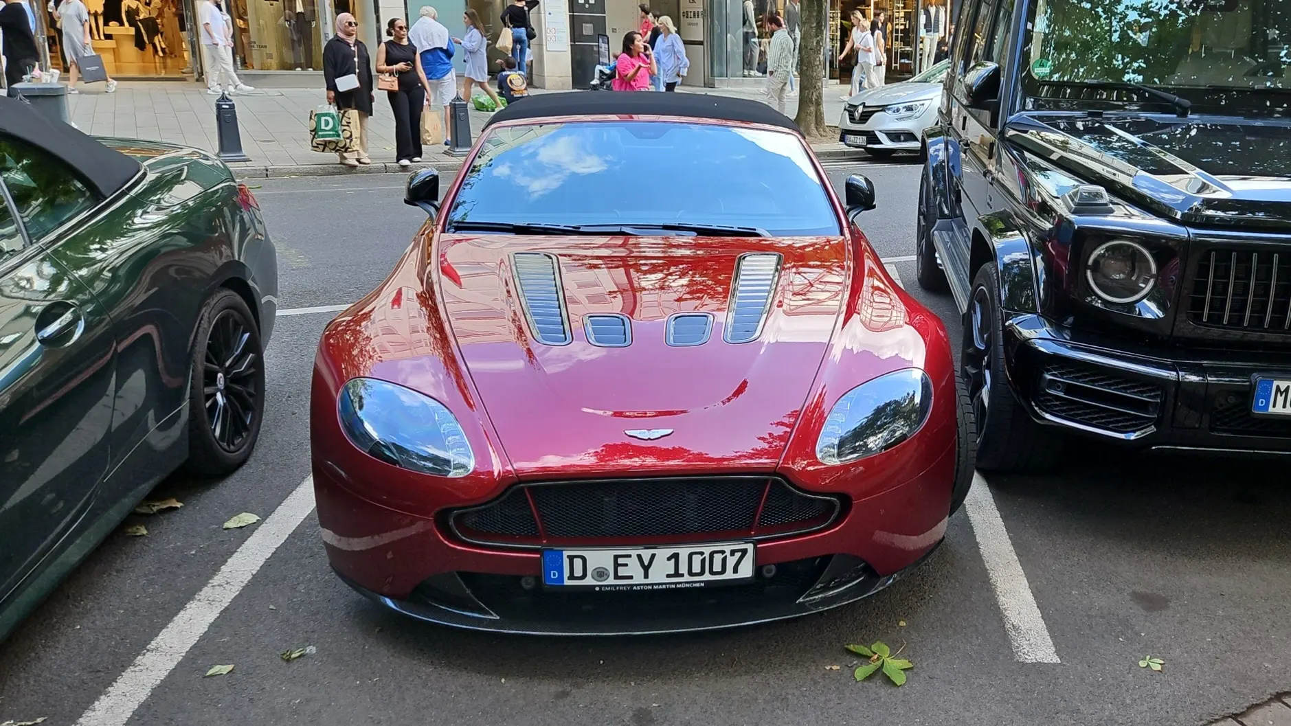 Aston Martin V12 Vantage S Roadster in Dusseldorf