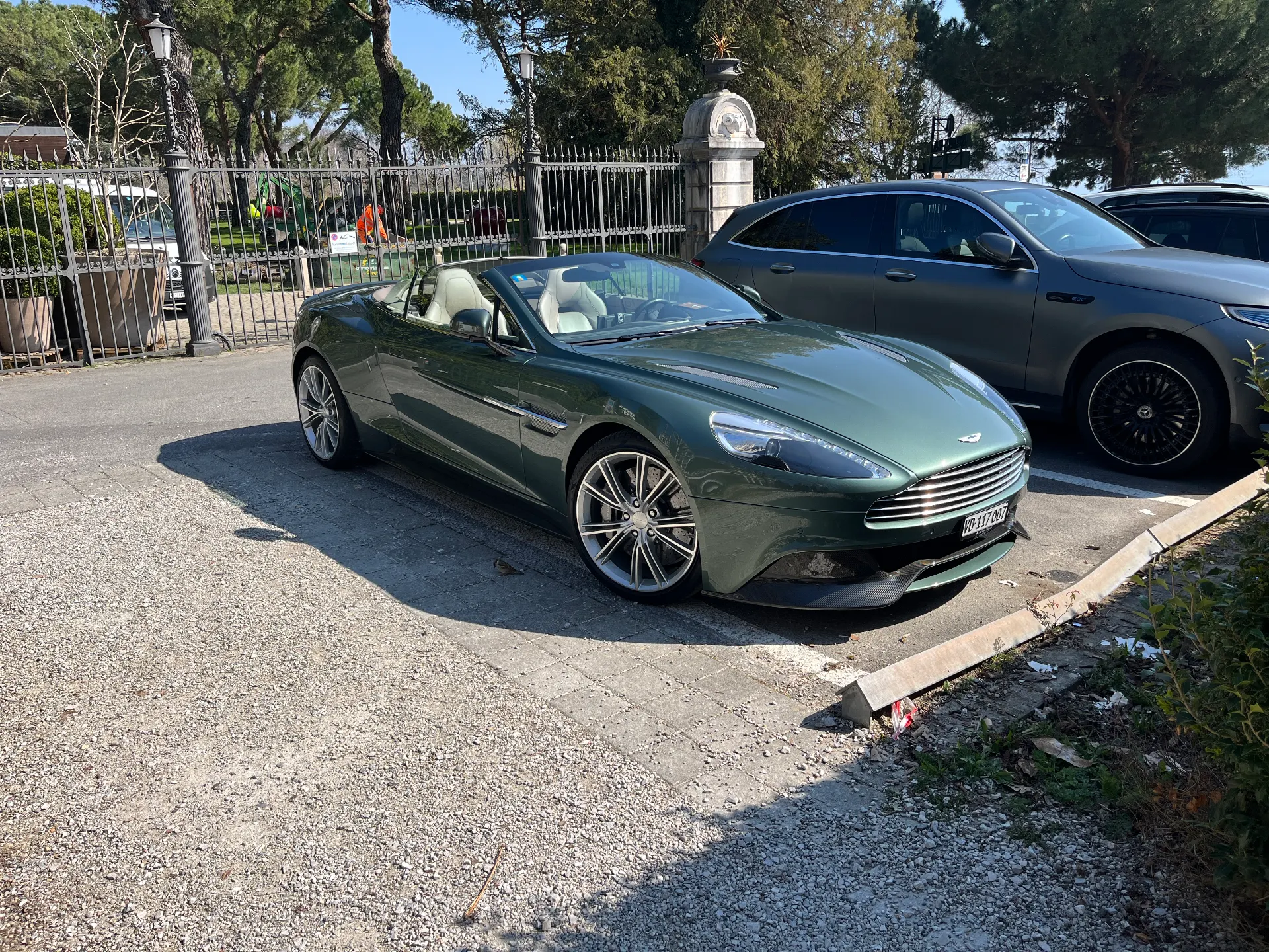 Aston Martin Vanquish Volante
