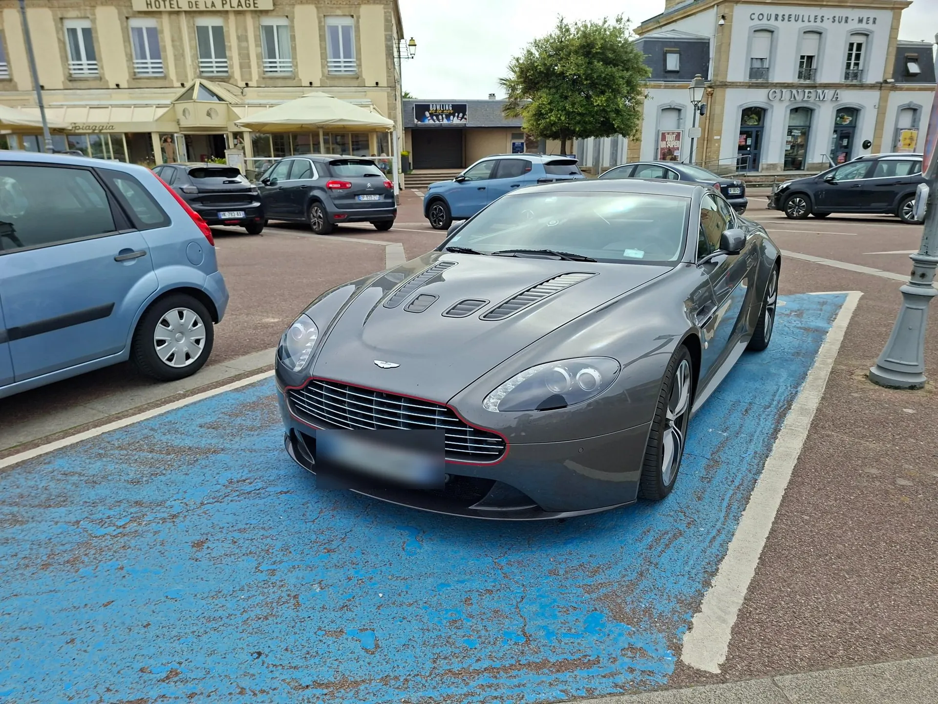 Aston Martin  Vantage