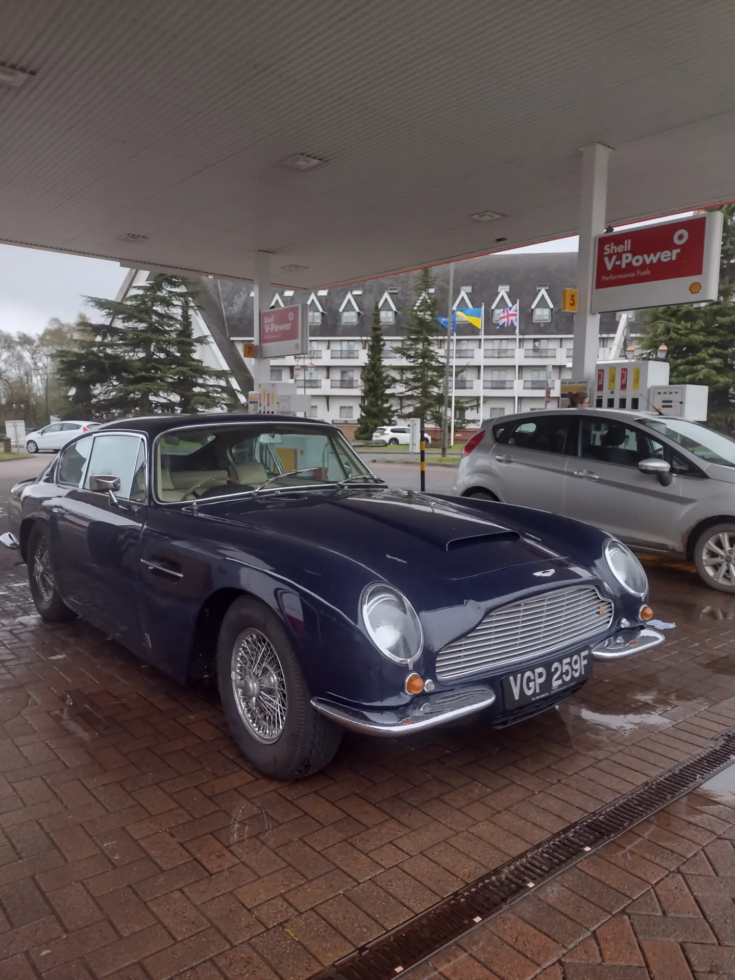 Aston Martin DB6 MkI