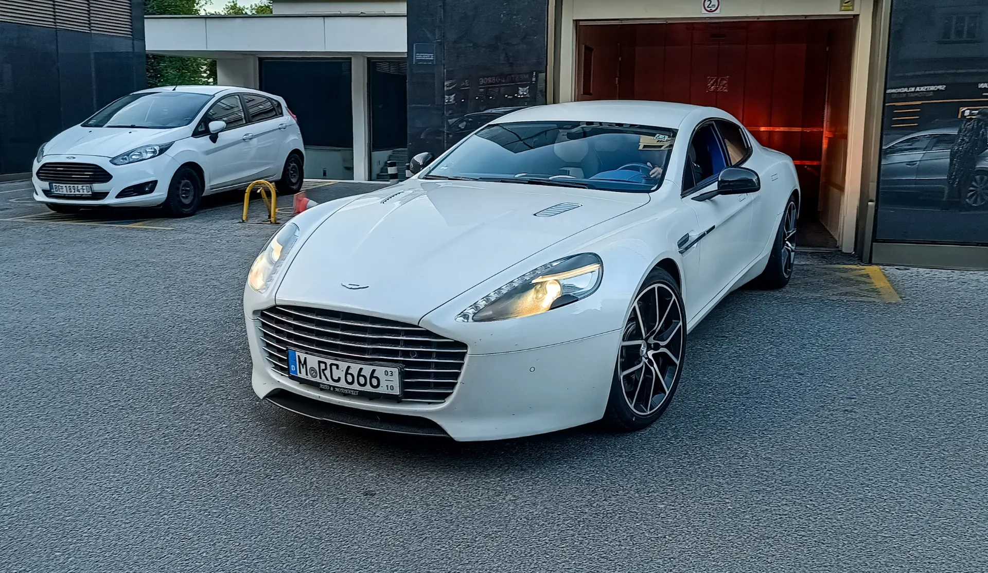 Aston Martin Rapide S
