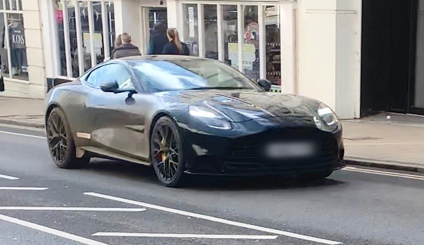 Aston Martin  Vanquish 2025