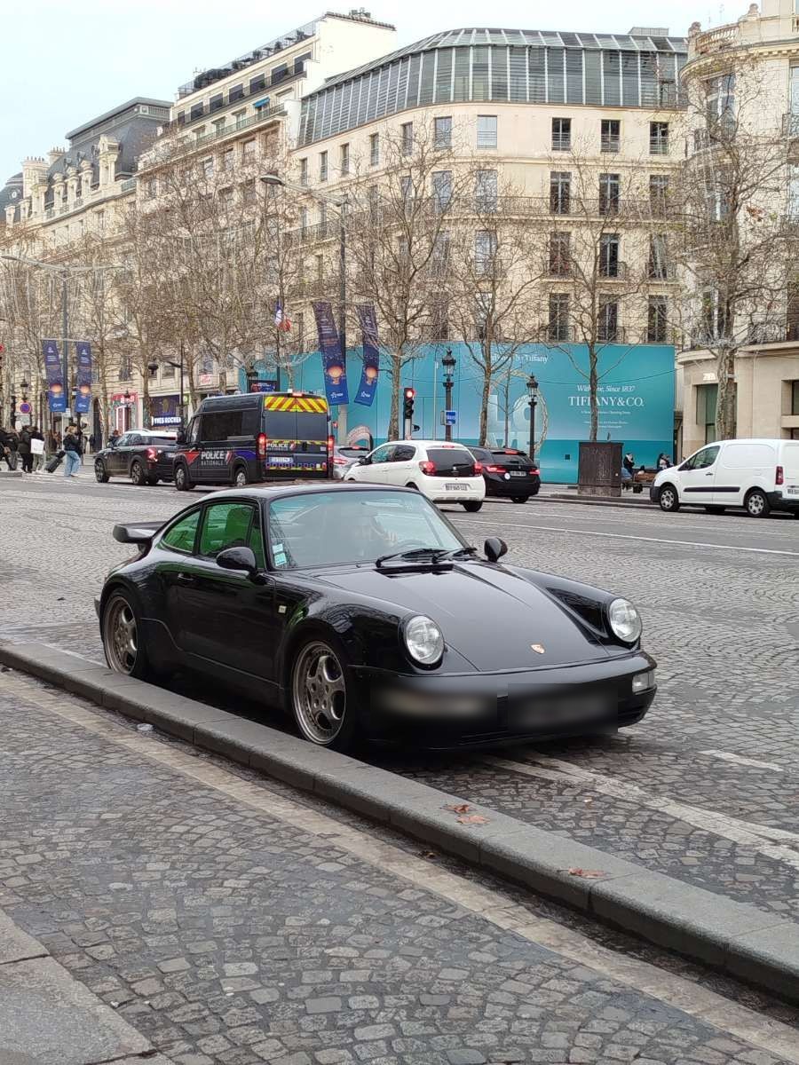 Porsche 964 Turbo 3.3 in Paris, FR