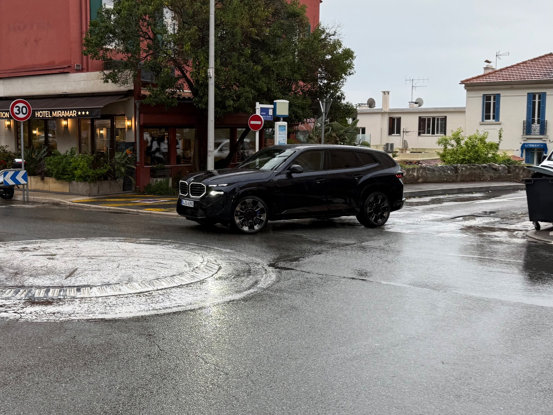 BMW XM G09