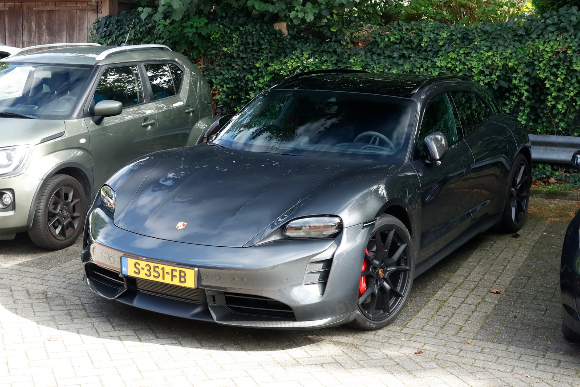 Porsche Taycan GTS Sport Turismo MkI in Voorschoten